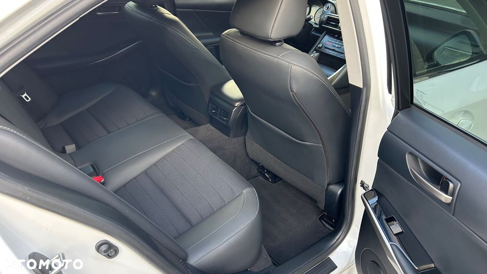 Lexus IS F SPORT - 27