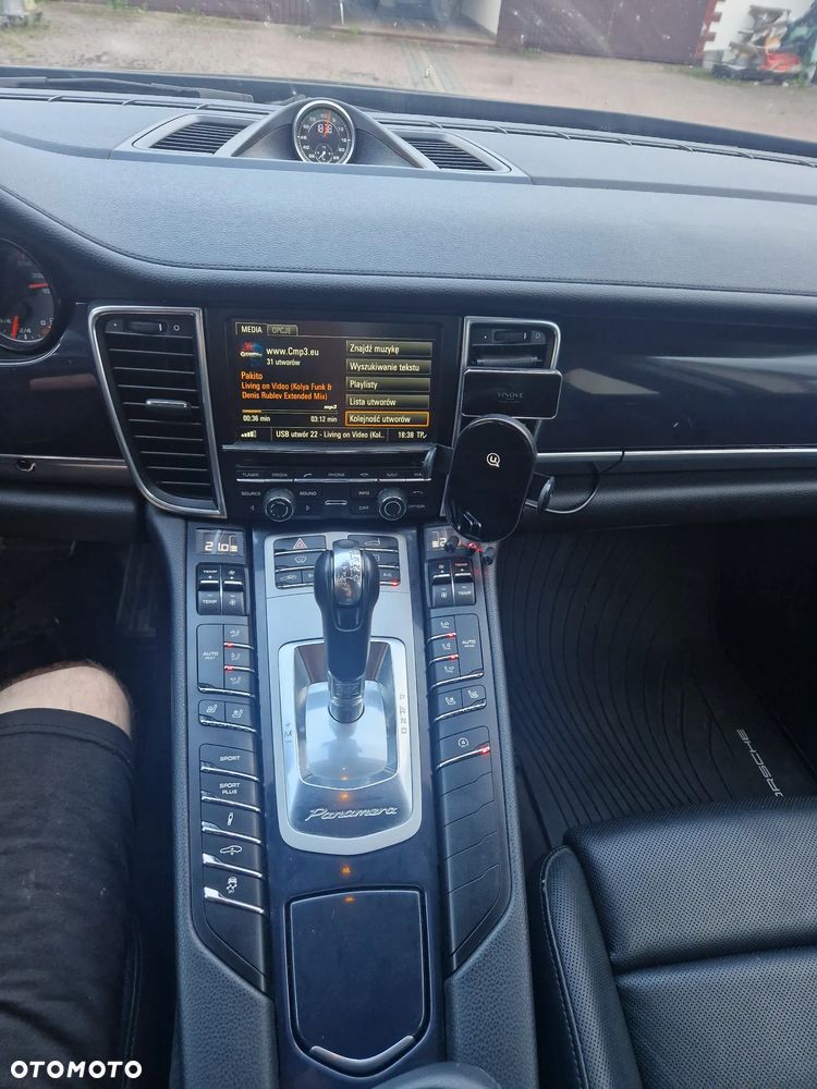 Porsche Panamera 4S - 14
