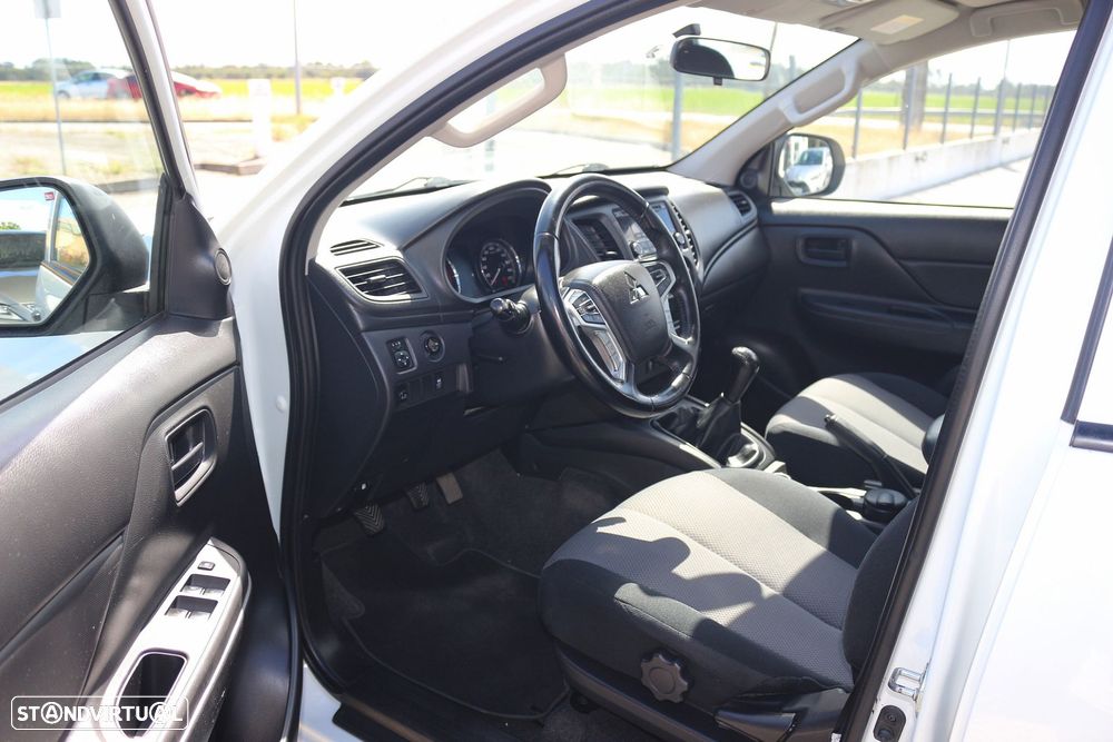 Mitsubishi L200 2.3 DI-D Space Cab Invite Strakar Look 4WD - 27
