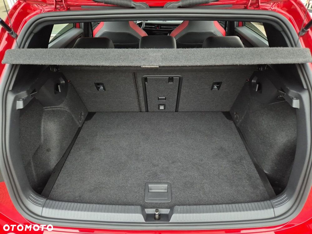 Volkswagen Golf - 32