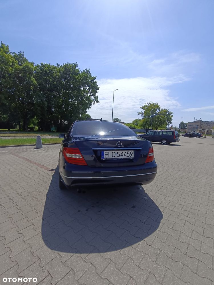 Mercedes-Benz Klasa C 180 CGI BlueEFFICIENCY Elegance - 11