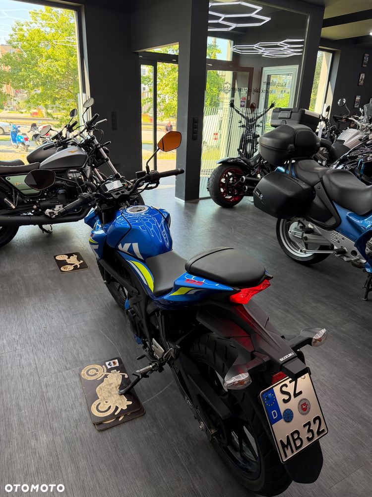 Suzuki GSX - 28