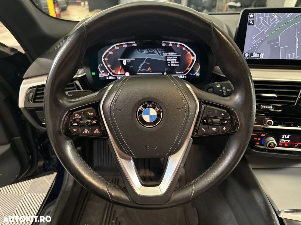 BMW Seria 5 530d xDrive AT MHEV - 18