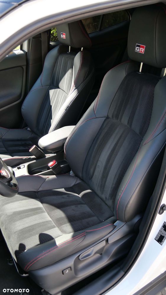 Toyota Yaris Cross - 12