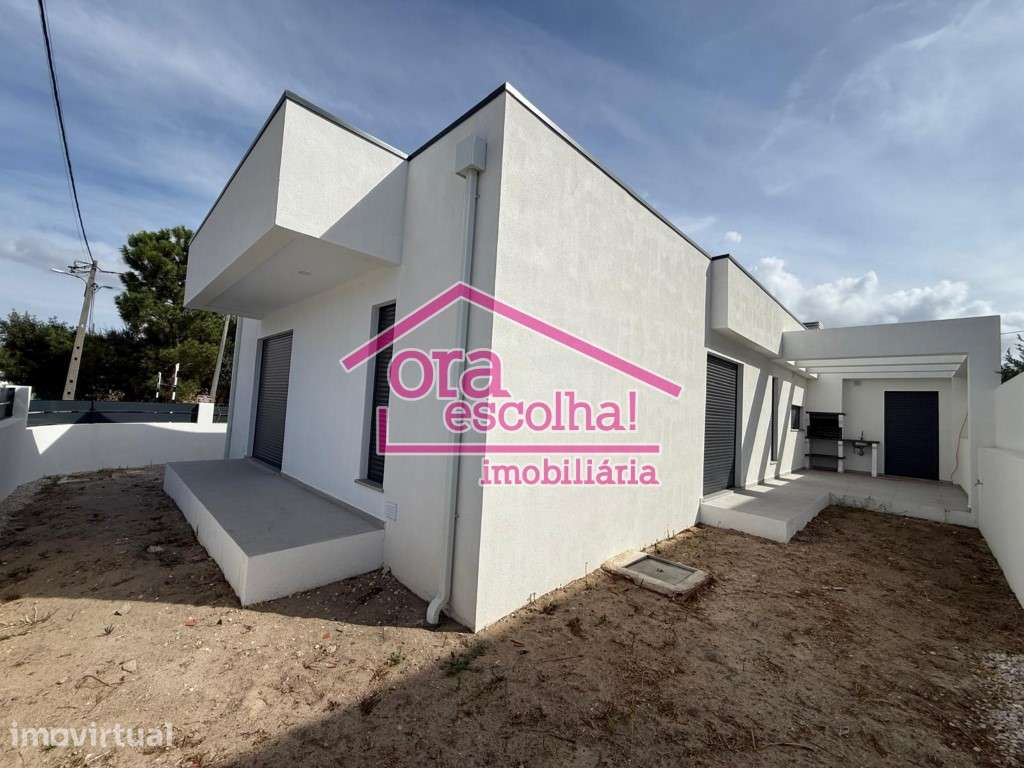 Moradia ISOLADA nova TÉRREA de 4 Assoalhadas em Fernão Ferro com ga... - Grande imagem: 2/19