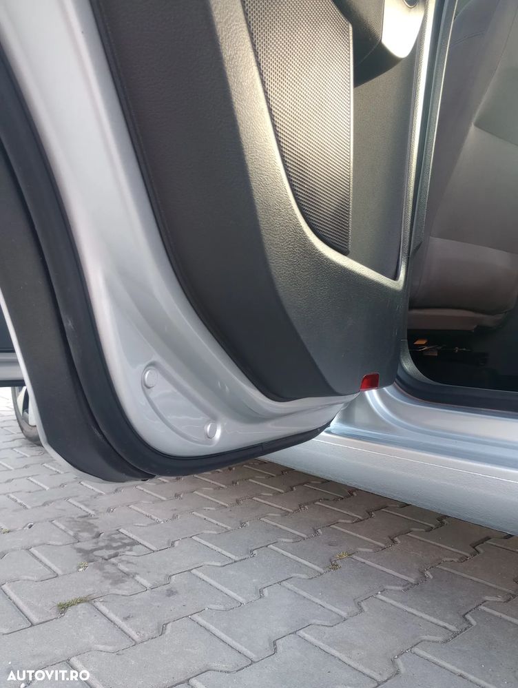 Volkswagen Golf Plus 1.9 TDI Sportline - 28