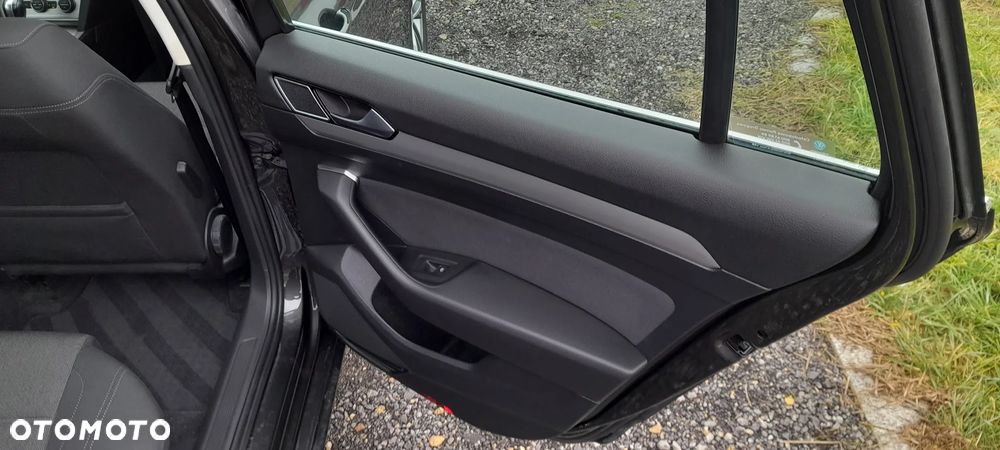 Volkswagen Passat - 16