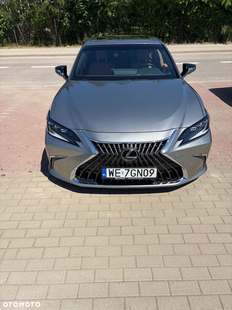 Lexus ES - 1