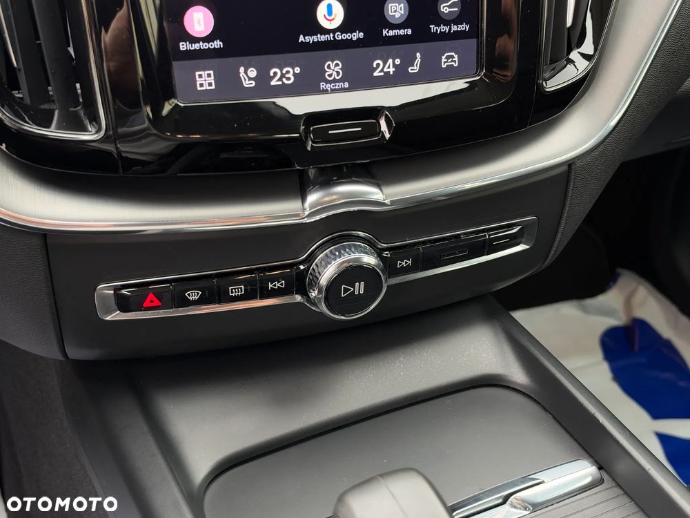 Volvo XC 60 B4 B Momentum Pro - 22