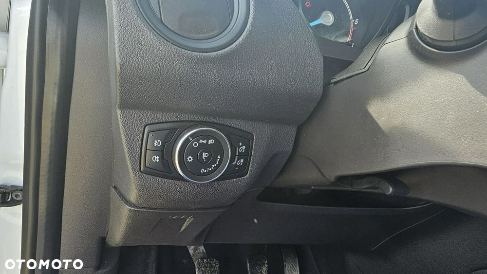Ford Transit Courier - 12