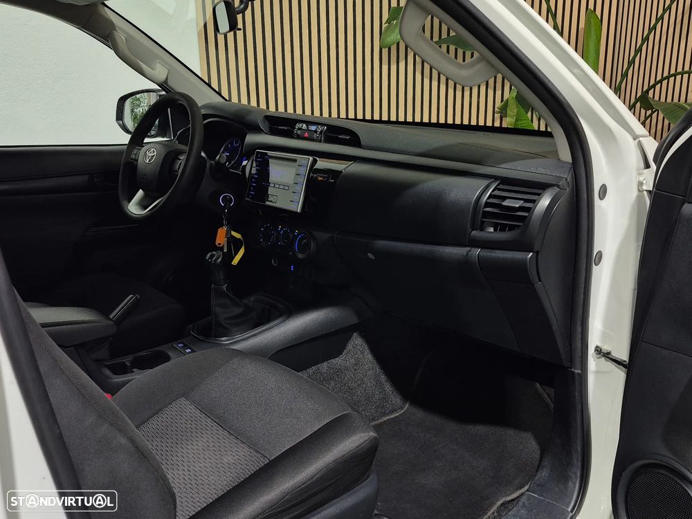 Toyota Hilux 2.4D-4D - 3 LUG. | GARANTIA | NACIONAL - 150.000KM - 18