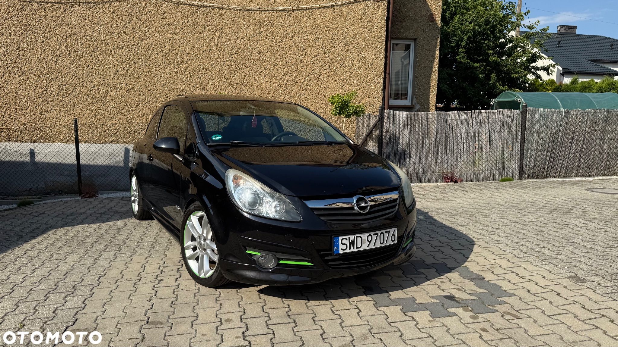 Opel Corsa 1.4 16V Sport - 1