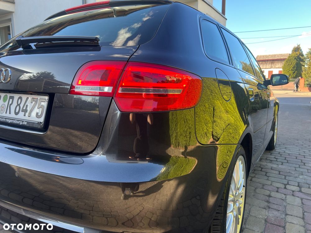 Audi A3 Sportback 1.6 TDI DPF S line Sportpaket - 4