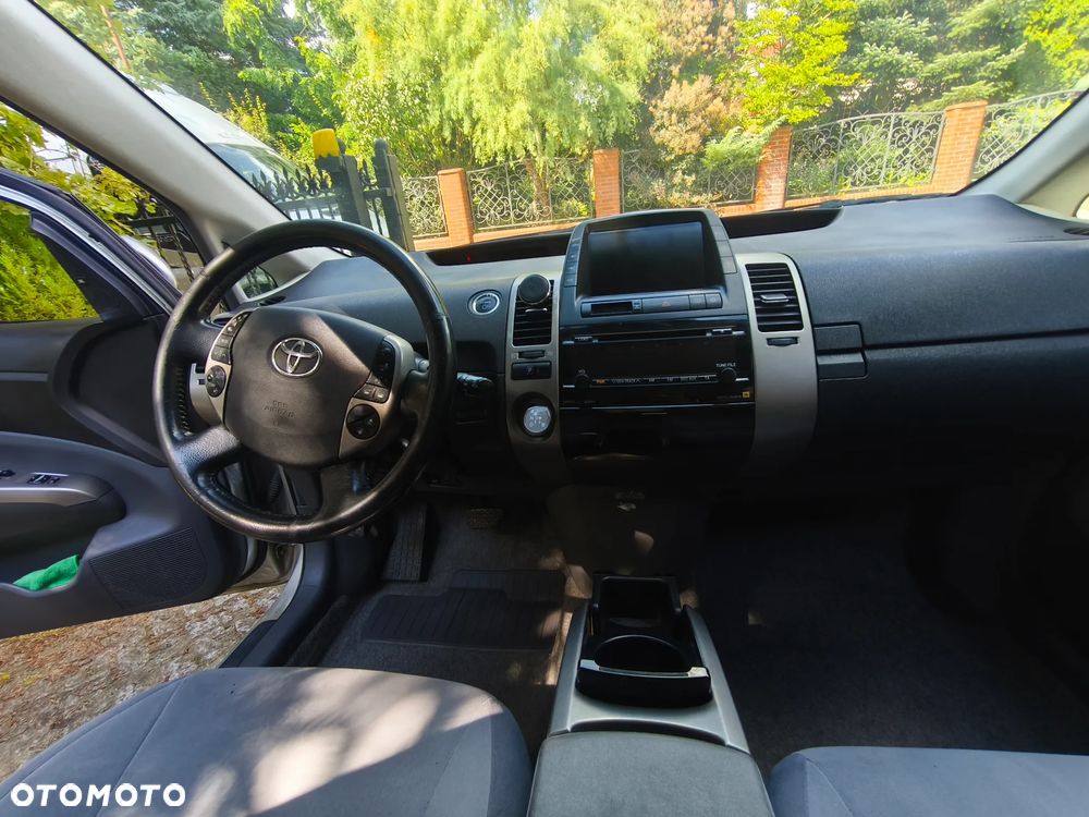 Toyota Prius - 4