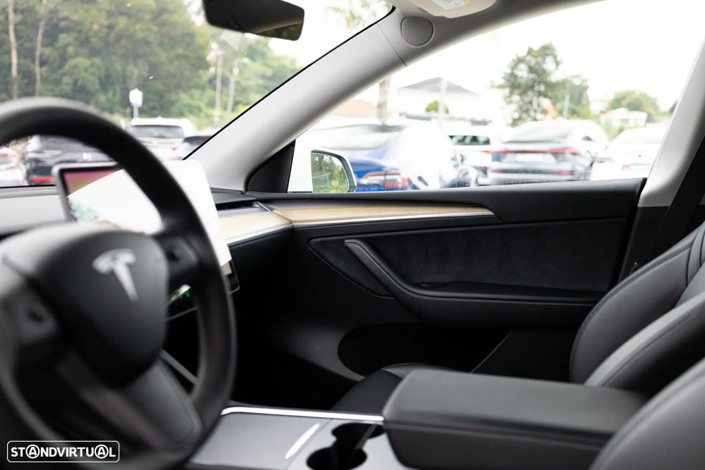 Tesla Model Y Standard - 10