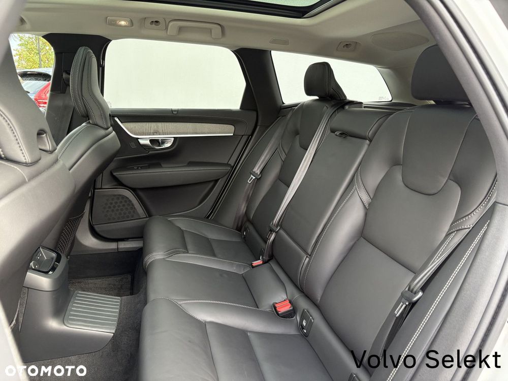 Volvo V90 2025