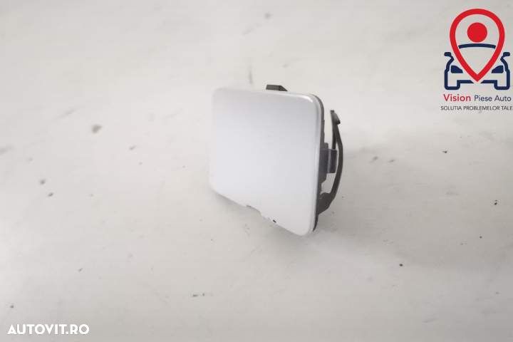 Capac Cui Tractare Bara Fata Original In Stare Buna  Dacia  Sandero  2 - 3