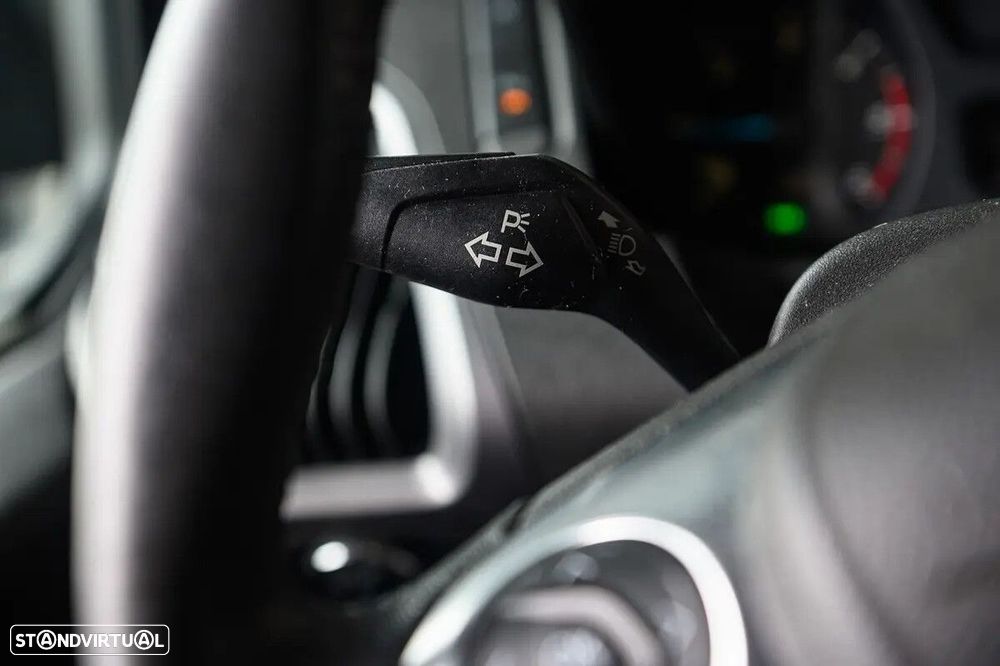 Ford Transit Custom Adaptada p/ 3 cadeiras de rodas - 40