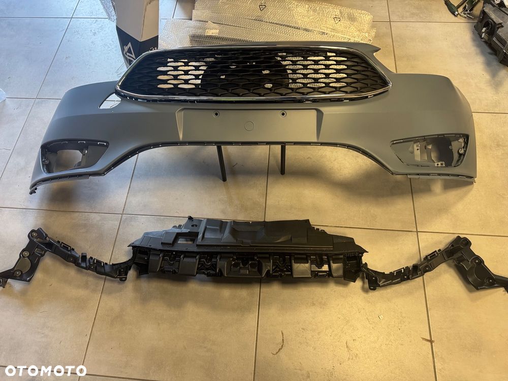 Ford Focus mk3 zderzak przod - 1
