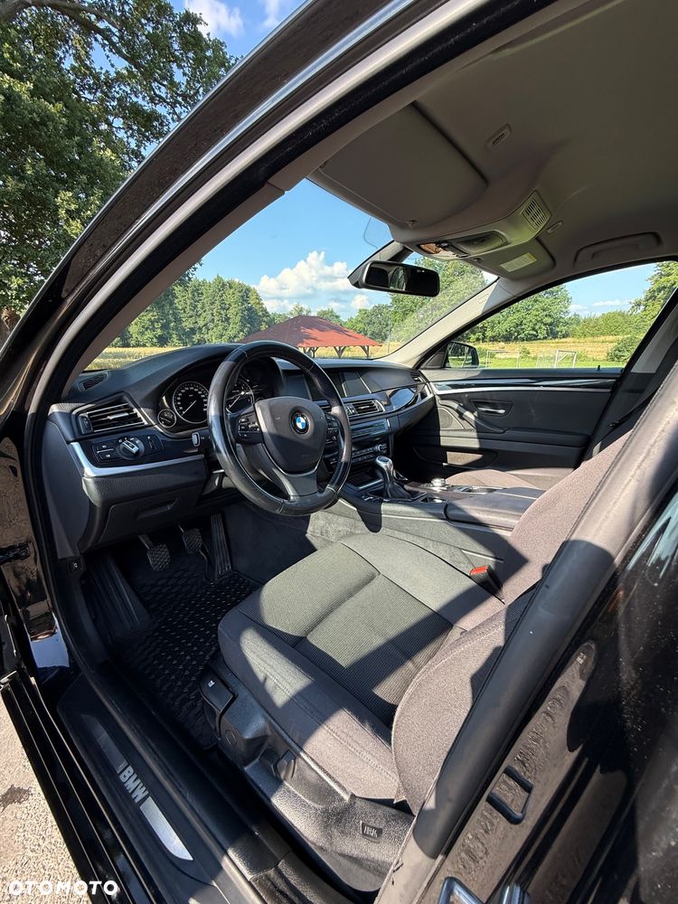 BMW Seria 5 520i - 11