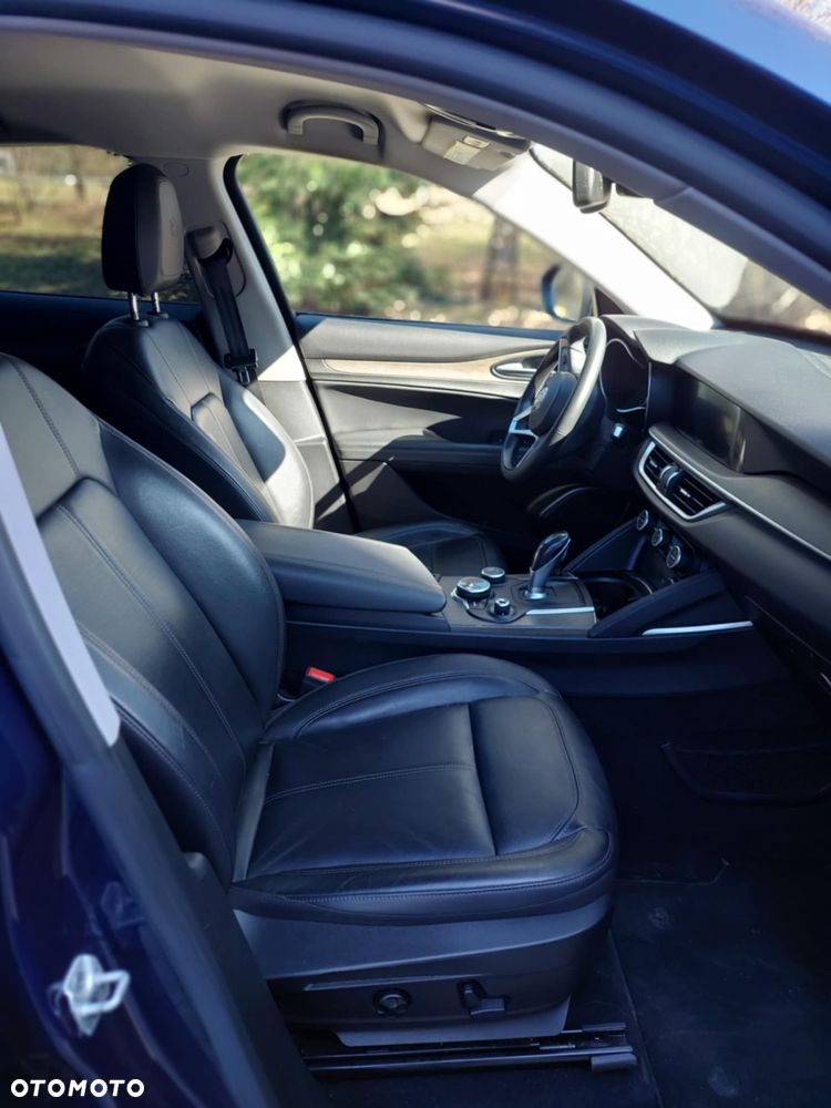 Alfa Romeo Stelvio 2.0 Turbo 16V AT8-Q4 Ti - 8