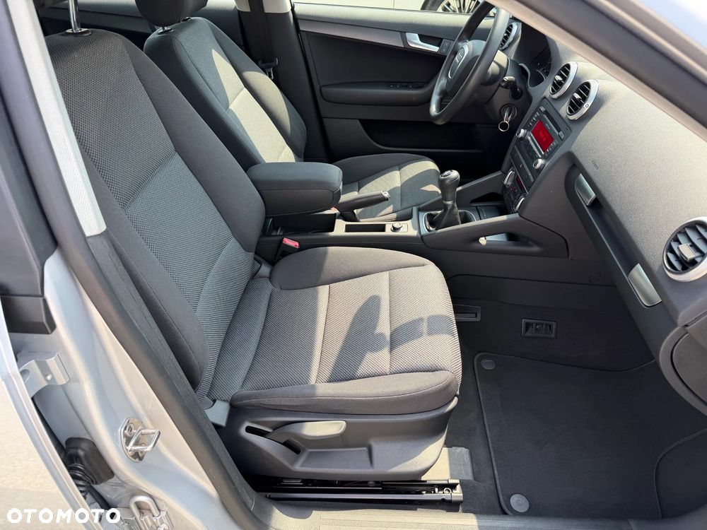 Audi A3 Sportback 1.6 Attraction - 32