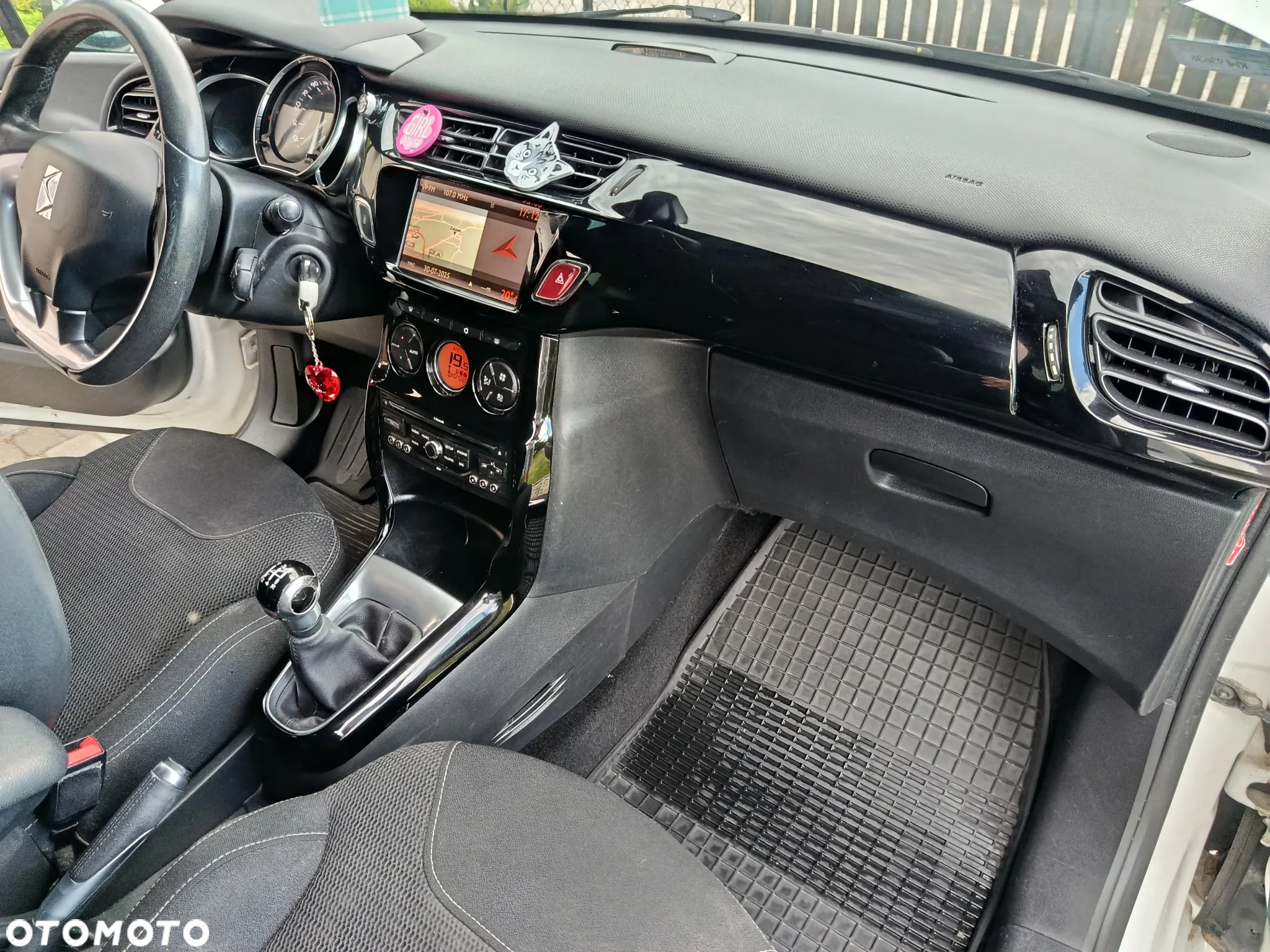 Citroën DS3 HDi 90 FAP SoChic - 11