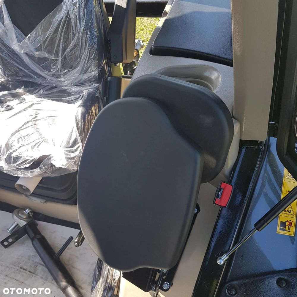 Farmtrac 9130 DT V - 16