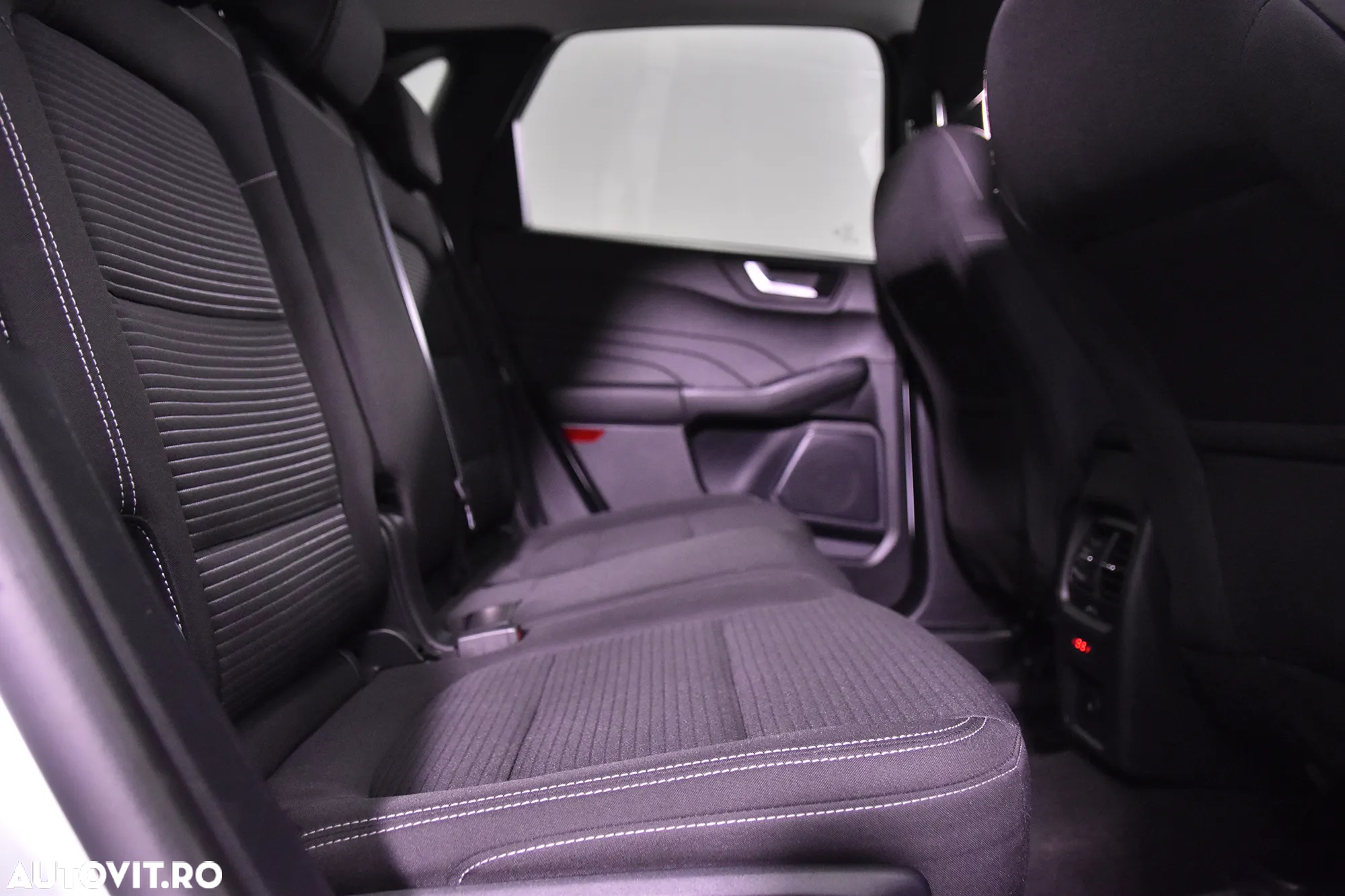 Ford Kuga - 12