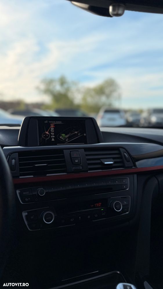 BMW Seria 3 320d Aut. Sport Line - 13
