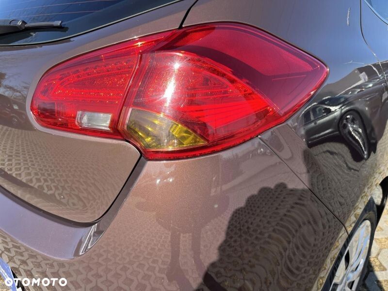 Kia Ceed 1.6 GDI L DCT - 27