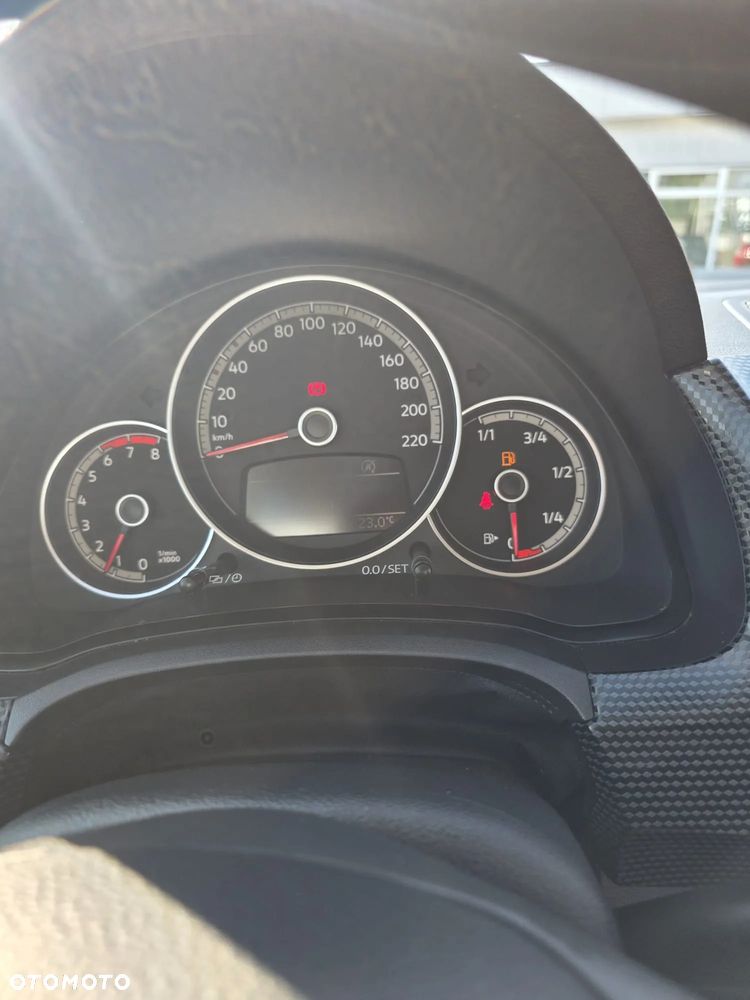 Volkswagen up! Active - 13