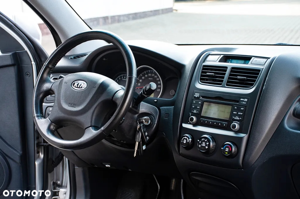 Kia Sportage 2.0 Tour - 25