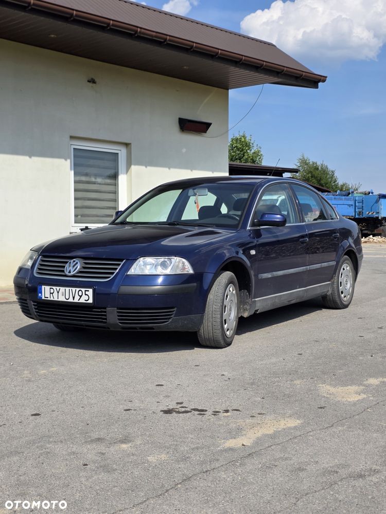 Volkswagen Passat - 1