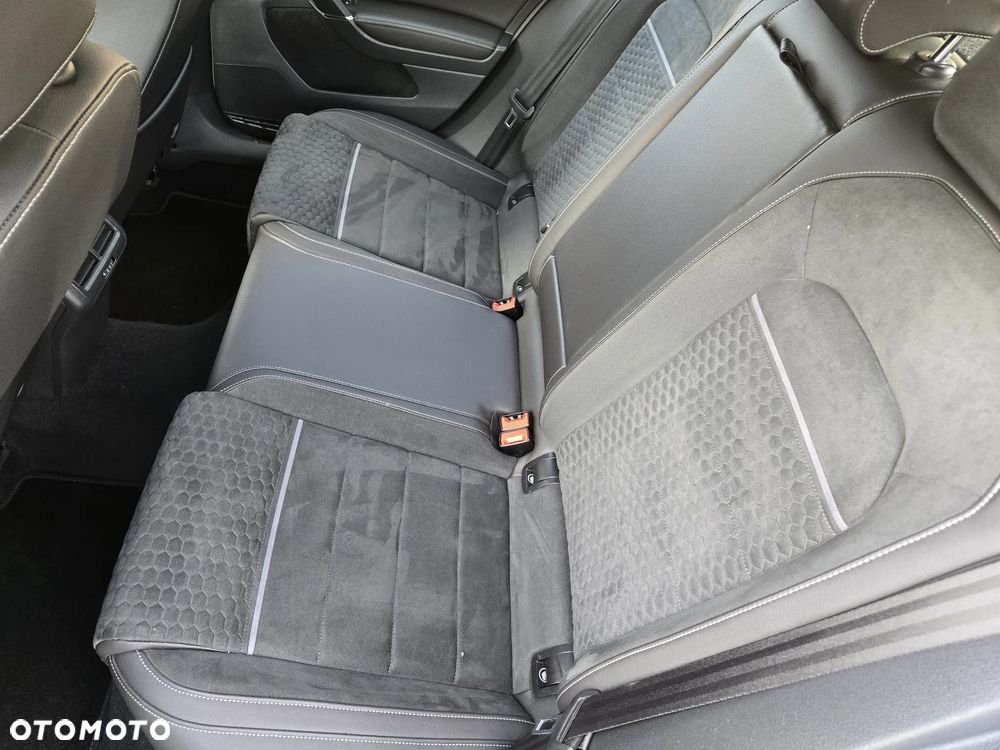 Volkswagen Golf - 16