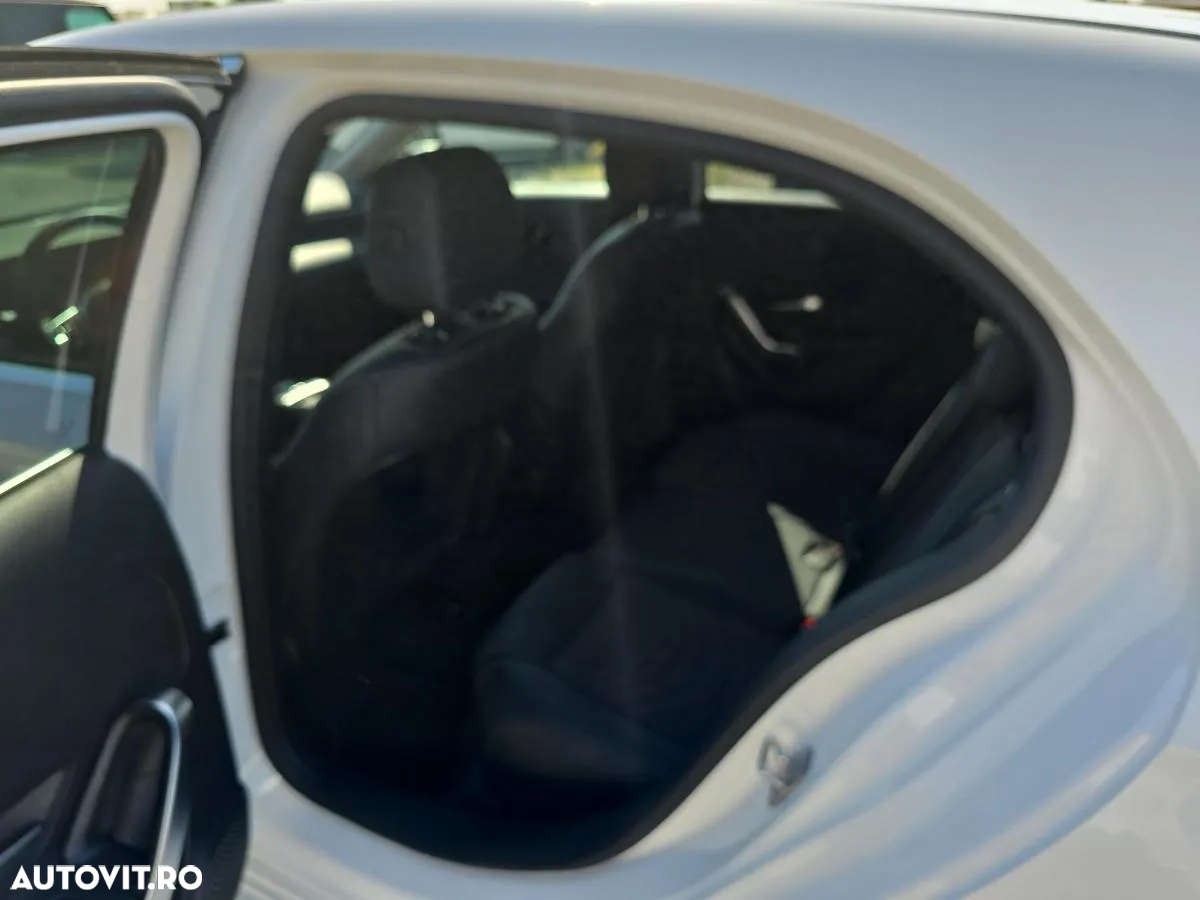 Mercedes-Benz A 200 7G-DCT - 11