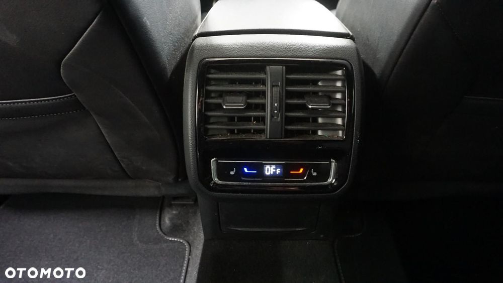 Volkswagen Arteon 2.0 TDI SCR DSG R-Line - 23