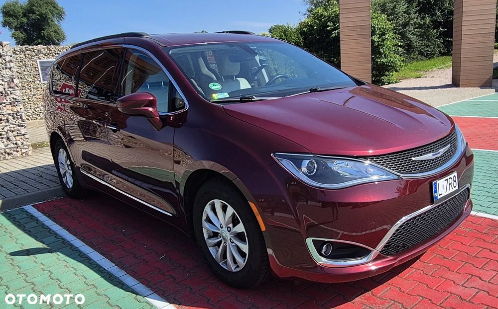 Chrysler Pacifica - 1