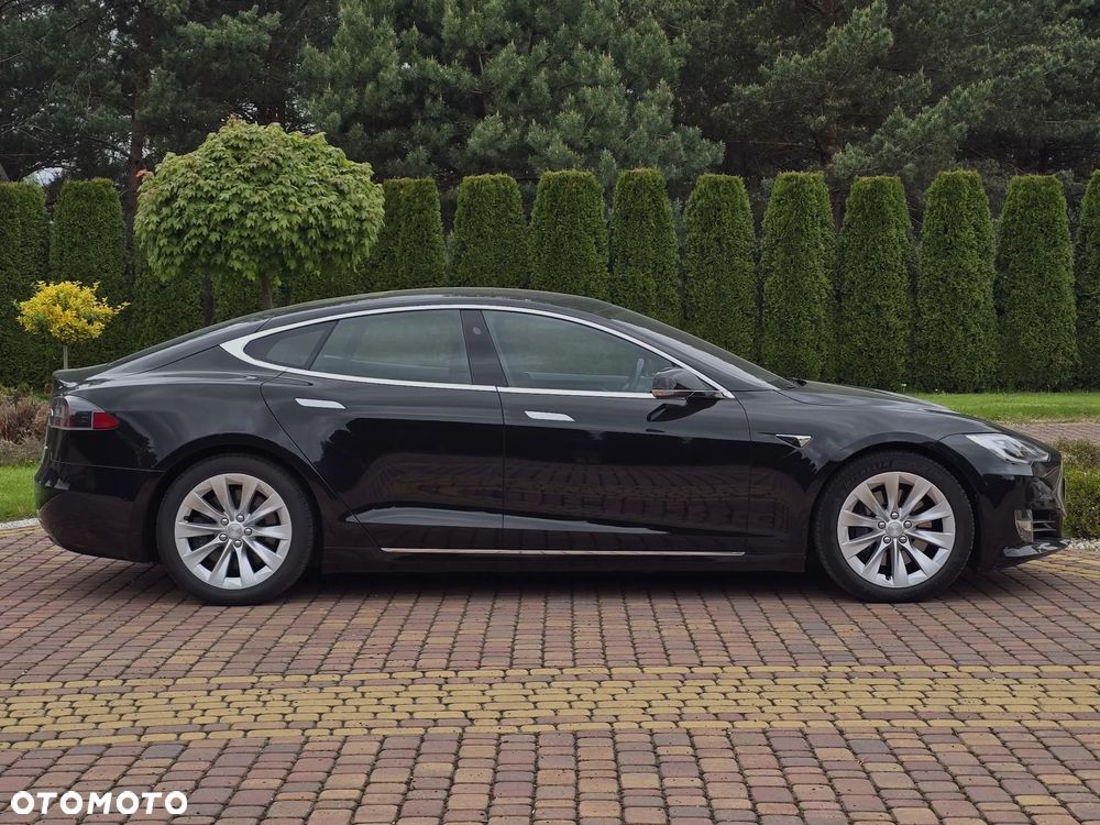 Tesla Model S - 8