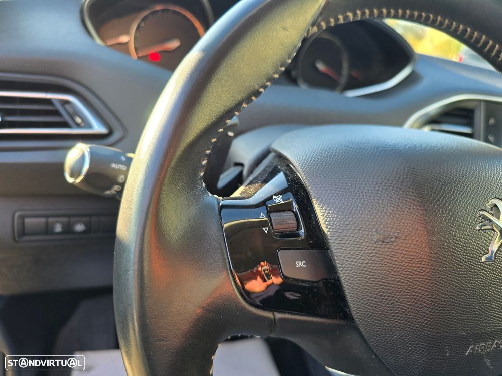 Peugeot 308 1.2 PureTech Allure EAT8 - 25