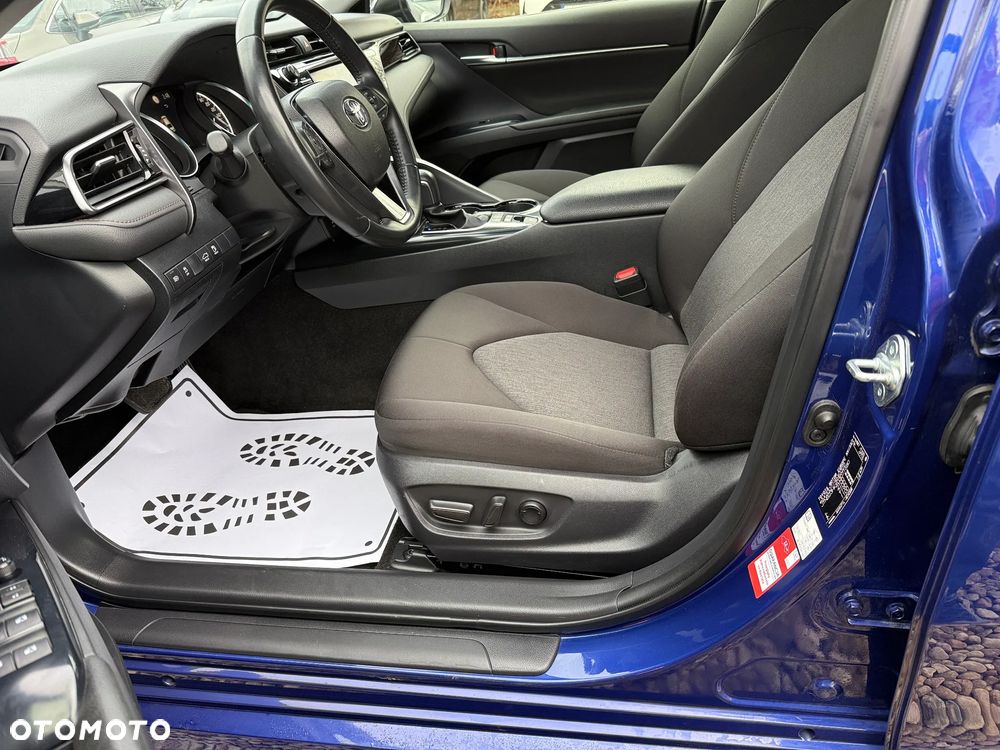 Toyota Camry 2.5 Hybrid Comfort CVT - 12