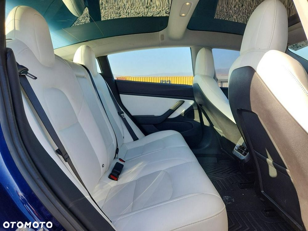 Tesla Model 3 - 10