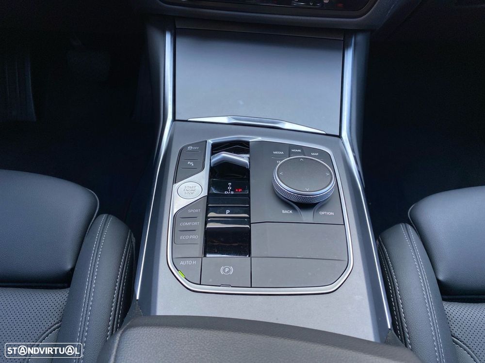 BMW 318 d Auto - 12