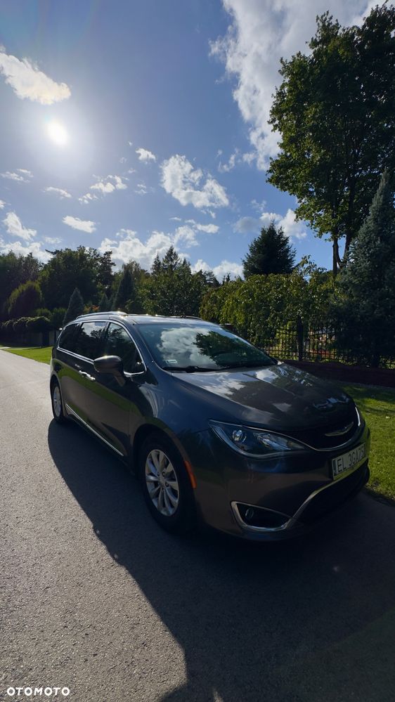 Chrysler Pacifica - 11