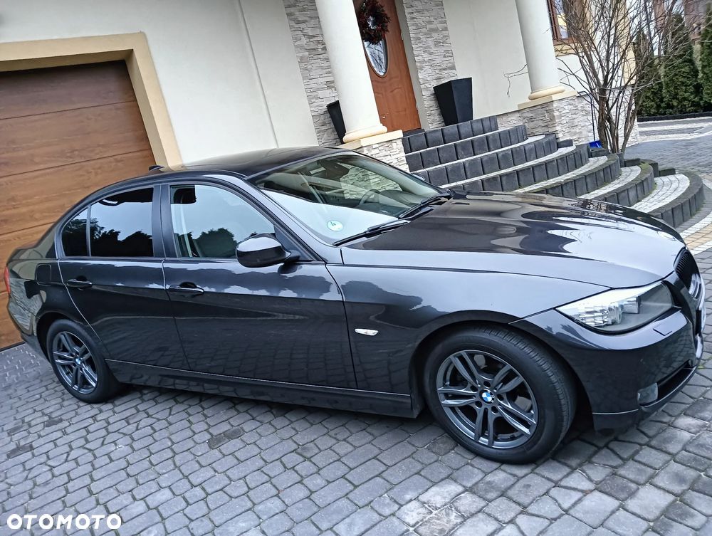 BMW Seria 3 320d DPF Edition Sport - 34