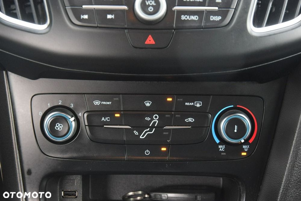 Ford Focus 1.5 EcoBlue Start-Stopp-System ST-LINE STYLE - 31