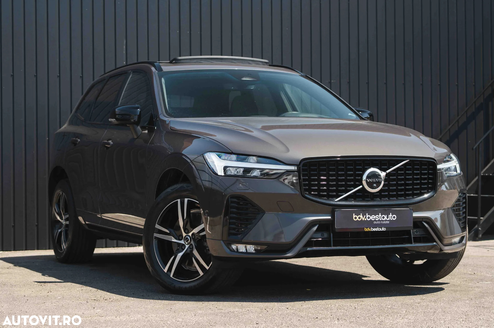 Volvo XC 60 B4 MHEV AT8 AWD R-Design - 38