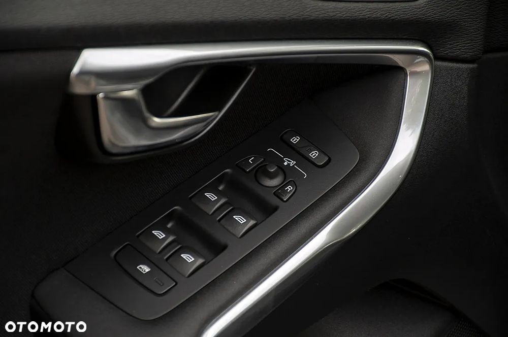 Volvo V40 D2 Drive-E Momentum - 36