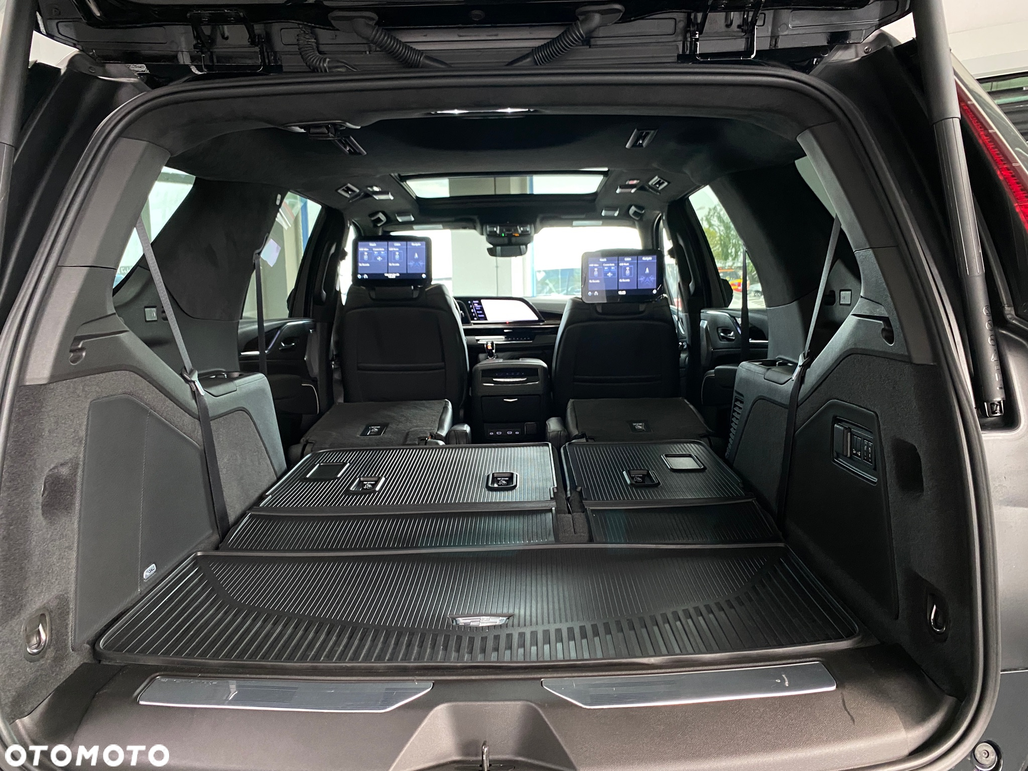 Cadillac Escalade 6.2 V8 AWD AT Platinum - 34