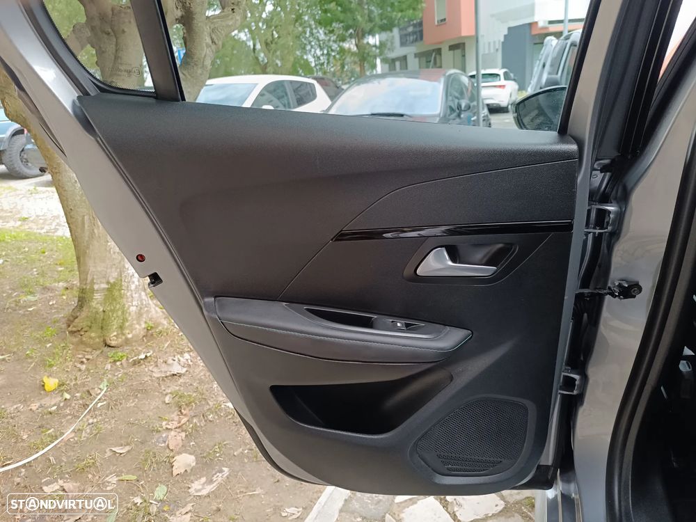 Peugeot e-208 Allure - 15